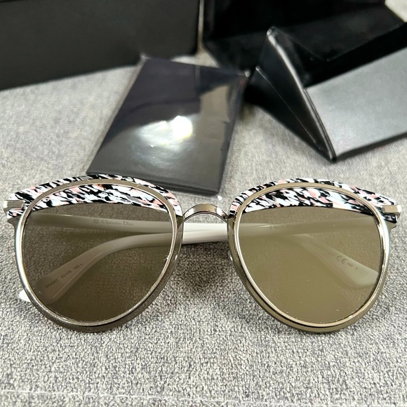 🎬CHRISTIAN DIOR OFFSET SHADES🎬 - Picture 1 of 11